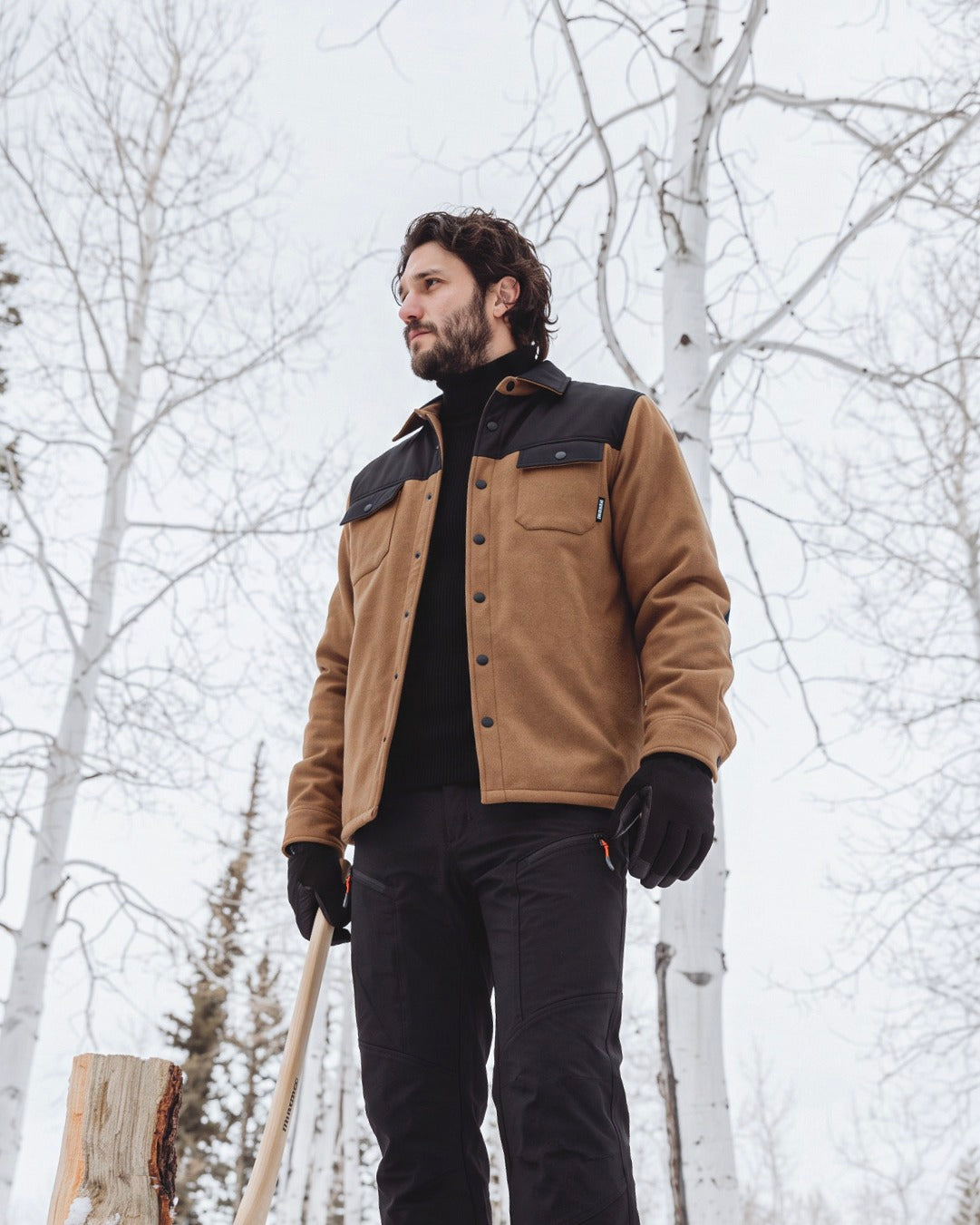 Hombre con Chaqueta Boston café al aire libre