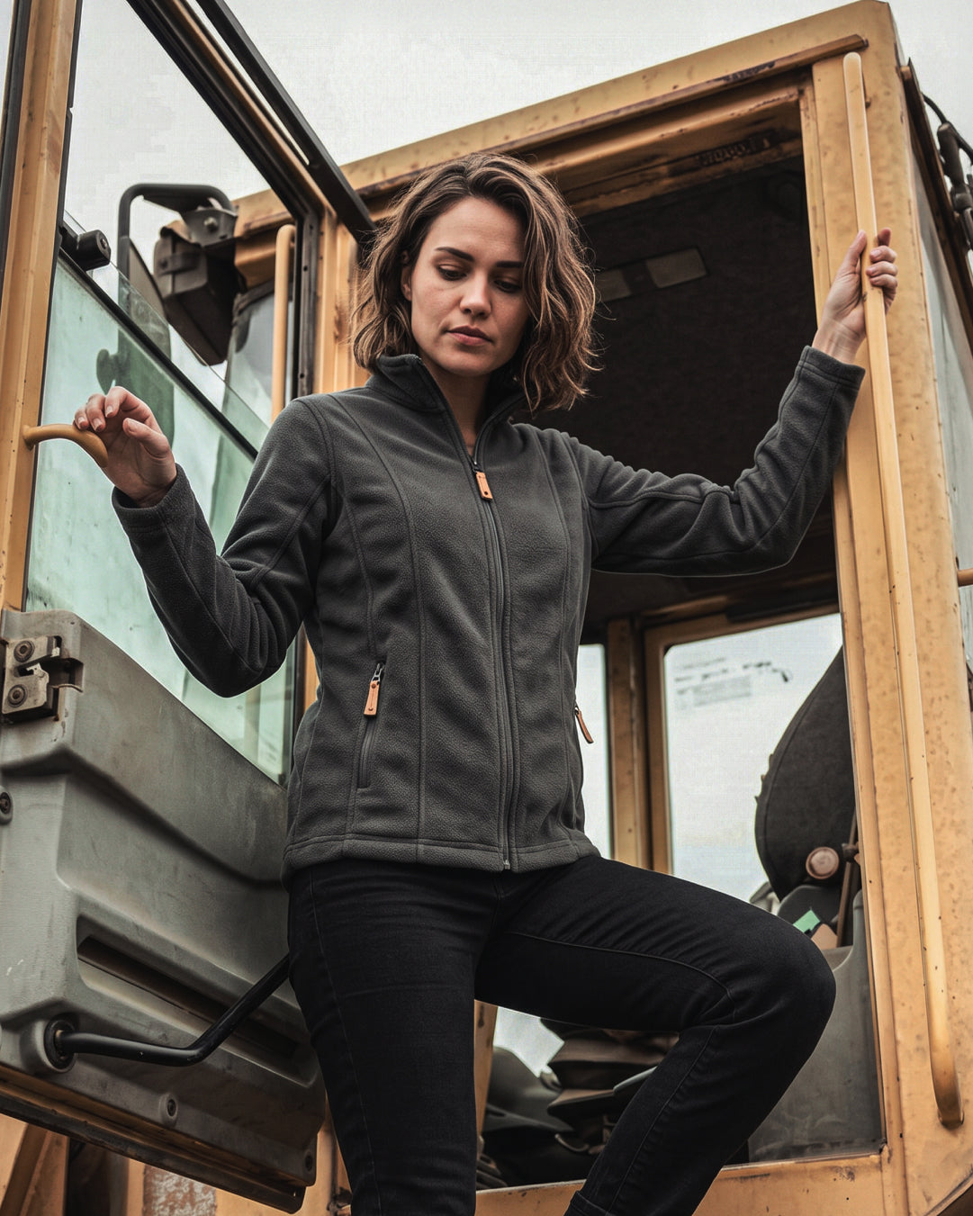 Polar Pardo para mujer color gris en uso