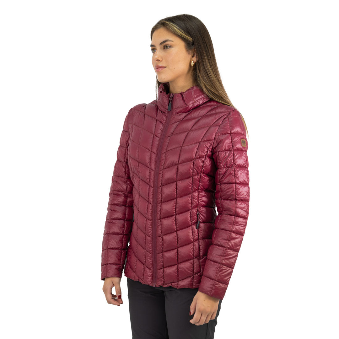 Parka insulada Traveler Hardwork para mujer color cabernet – espalda